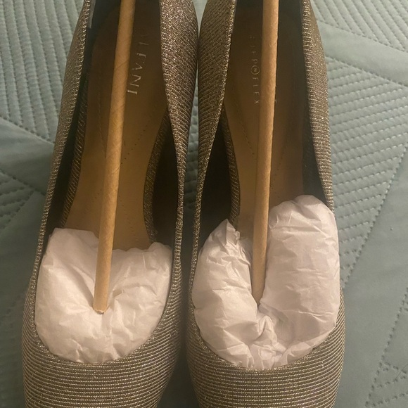 Dressed Heels - Picture 3 of 4